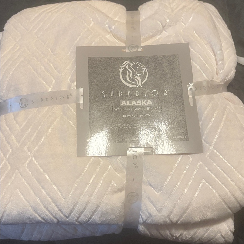 Alaska Soft Fleece Sherpa Blanket - White